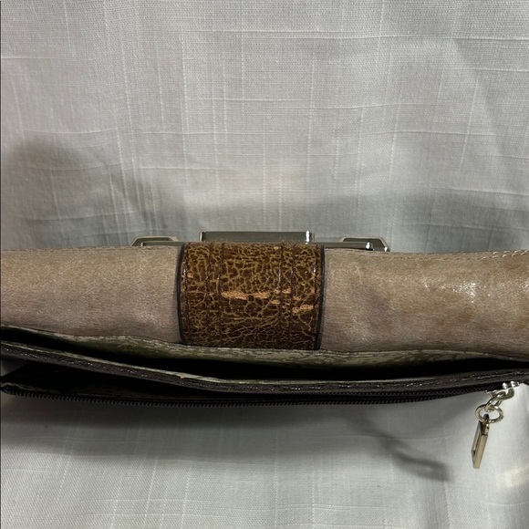 Guess Tri-Tone Wallet - Picture 4 of 8